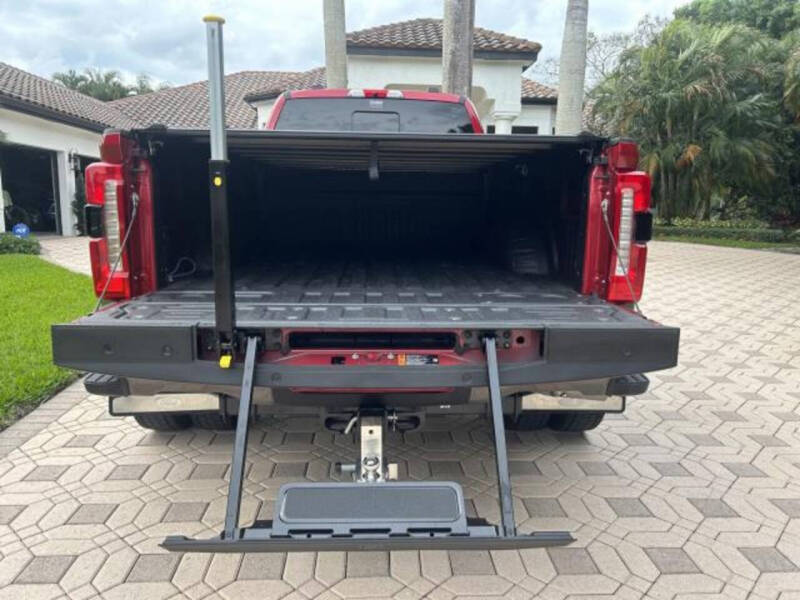 2023 Ford F-450 Super Duty's photo