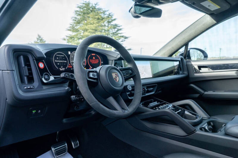 2025 Porsche Cayenne GTS Coupe