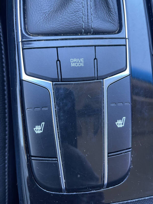 2017 Kia Cadenza Premium