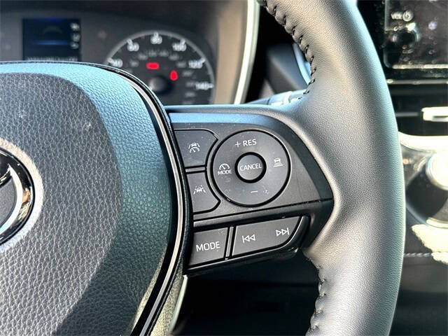 2025 Toyota Corolla Hatchback SE