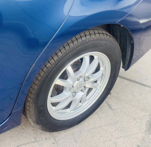 2014 Toyota Prius v Two