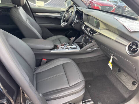 2025 Alfa Romeo Stelvio