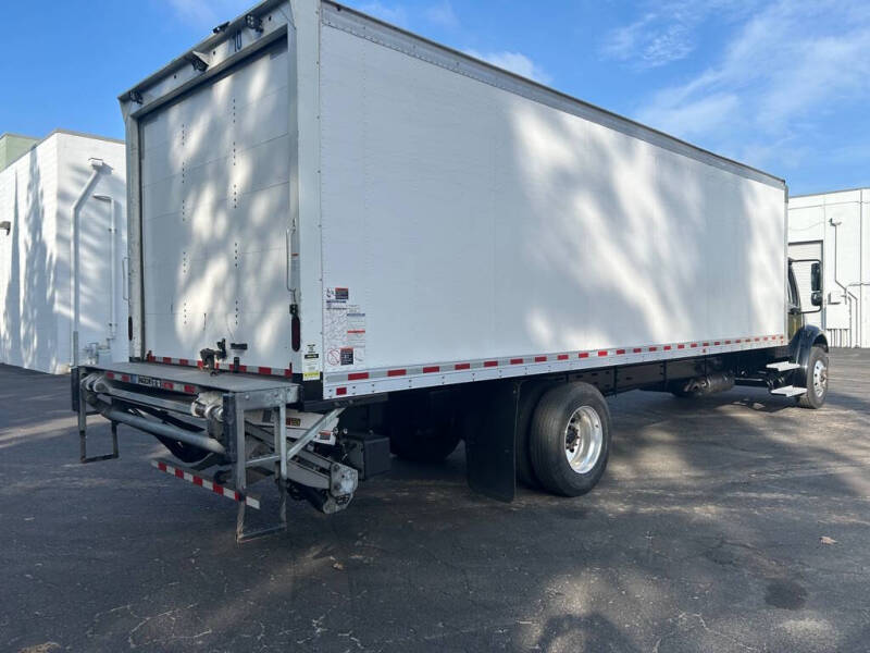 2022 Freightliner M2 106