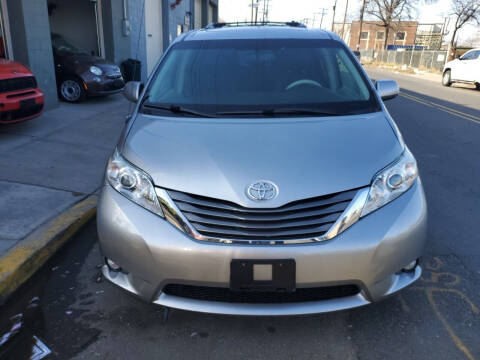 2013 Toyota Sienna for sale at SUNSHINE AUTO SALES LLC in Paterson NJ