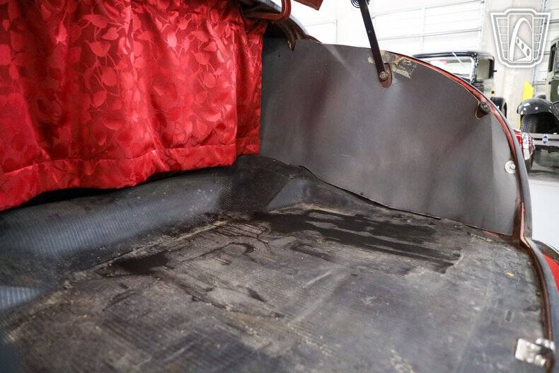 1947 Ford Deluxe