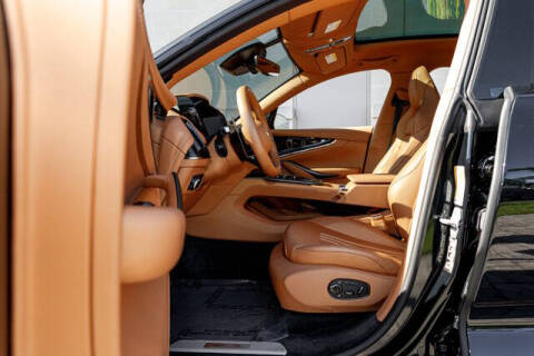 2025 Aston Martin DBX 707