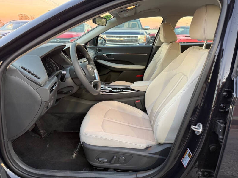 2023 Hyundai Elantra SE