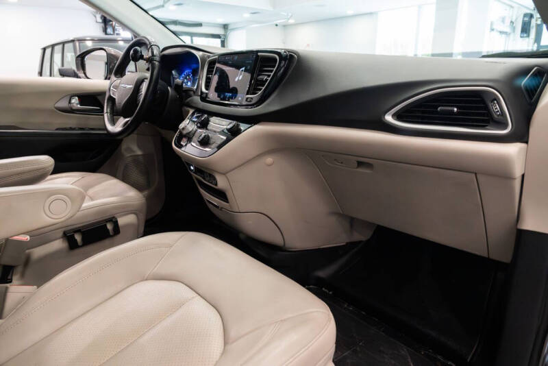 2021 Chrysler Pacifica Touring L