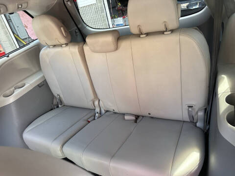 2014 Toyota Sienna XLE 7-Passenger