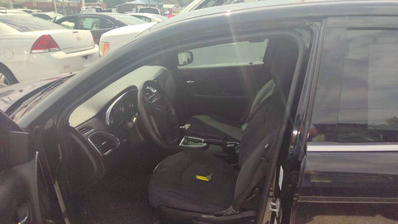 2013 Chrysler 200 LX