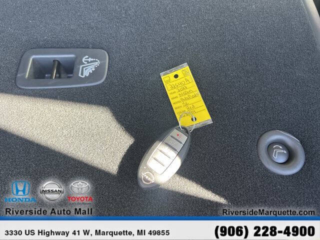 2022 Nissan Pathfinder SL