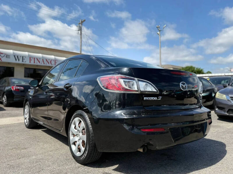 2013 Mazda MAZDA3 i SV