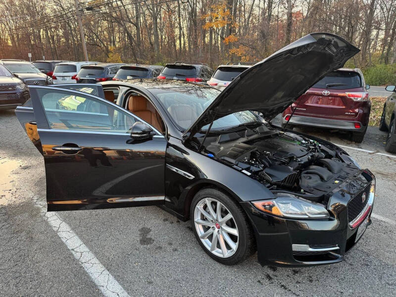 2016 Jaguar XJ R-Sport's photo