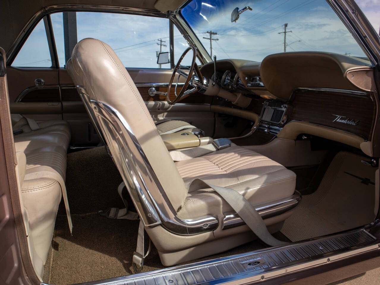 1963 Ford Thunderbird 32