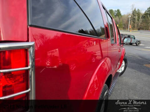 2012 Nissan Pathfinder LE