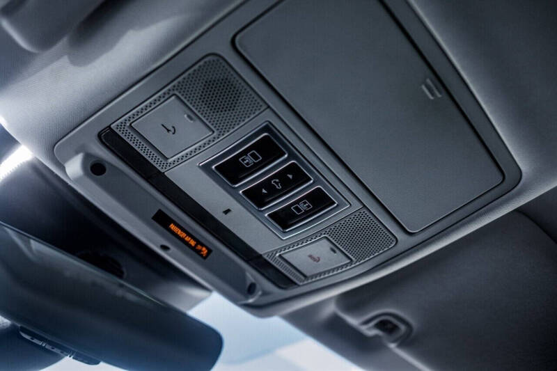 2020 Land Rover Discovery SE