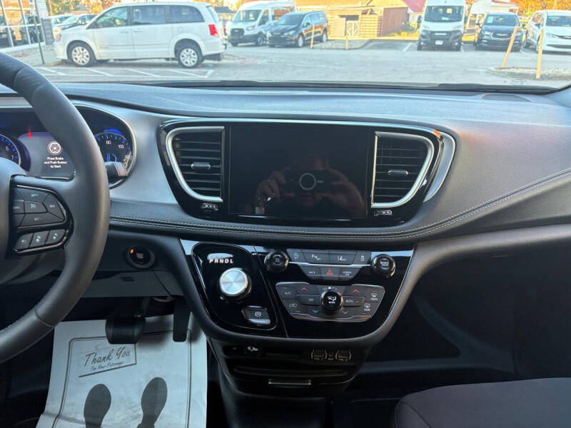 2024 Chrysler Pacifica Touring