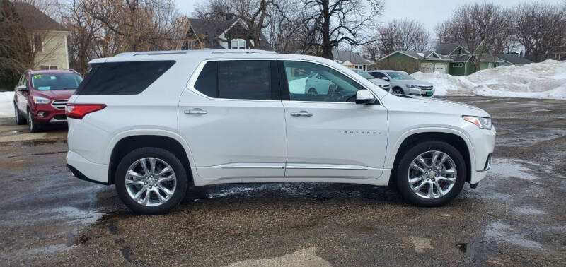 Used 2020 Chevrolet Traverse High Country with VIN 1GNEVNKW8LJ127882 for sale in Milbank, SD