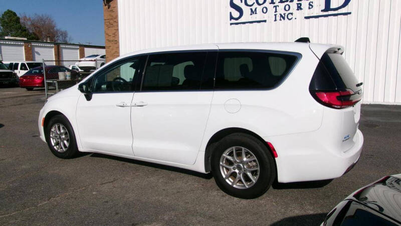 2024 Chrysler Pacifica Touring L