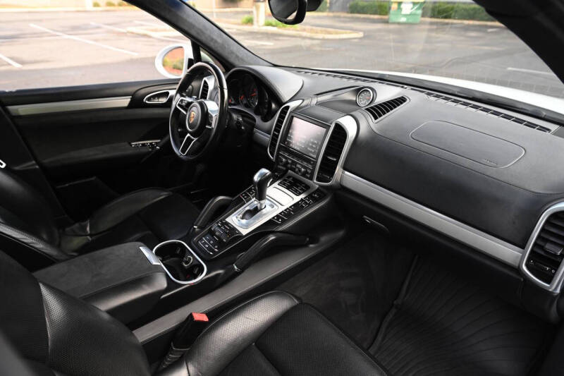 2016 Porsche Cayenne GTS