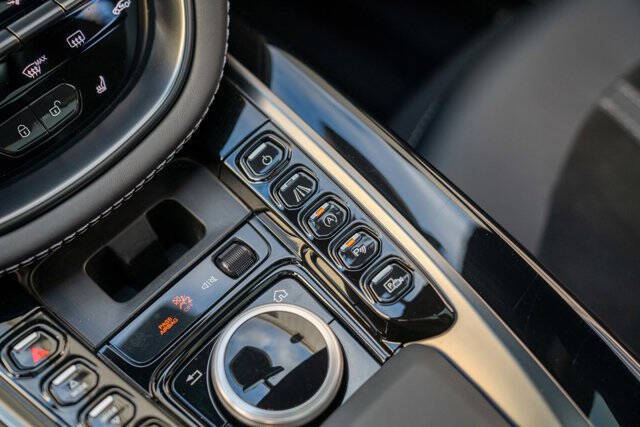 2022 Aston Martin DBX 26