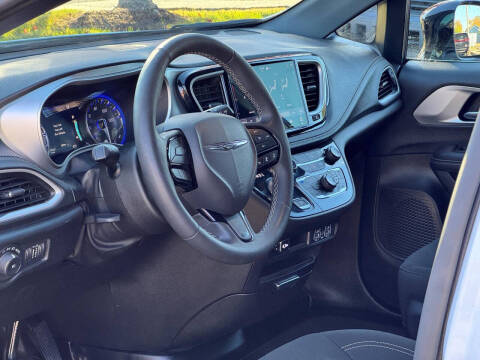 2024 Chrysler Pacifica Touring