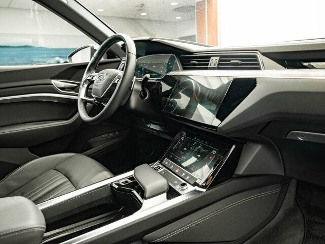 2022 Audi e-tron quattro Premium