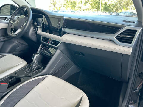 2025 Volkswagen Taos SE