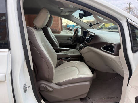 2017 Chrysler Pacifica Touring-L