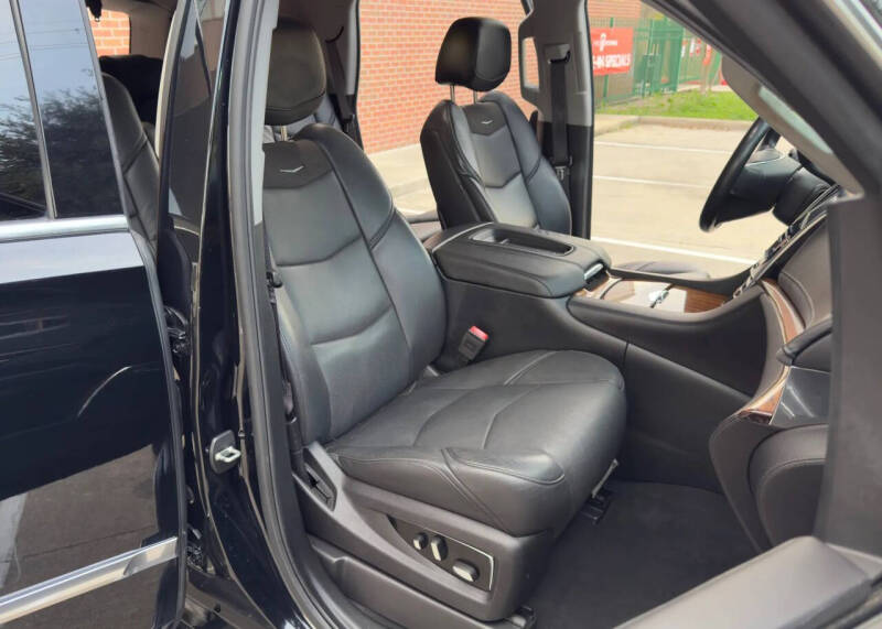 2017 Cadillac Escalade Luxury