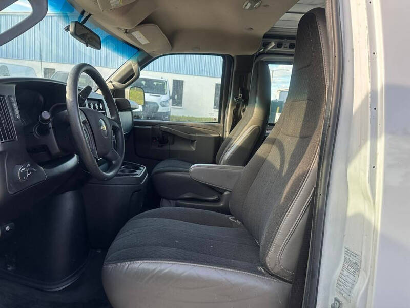 2022 Chevrolet Express 2500