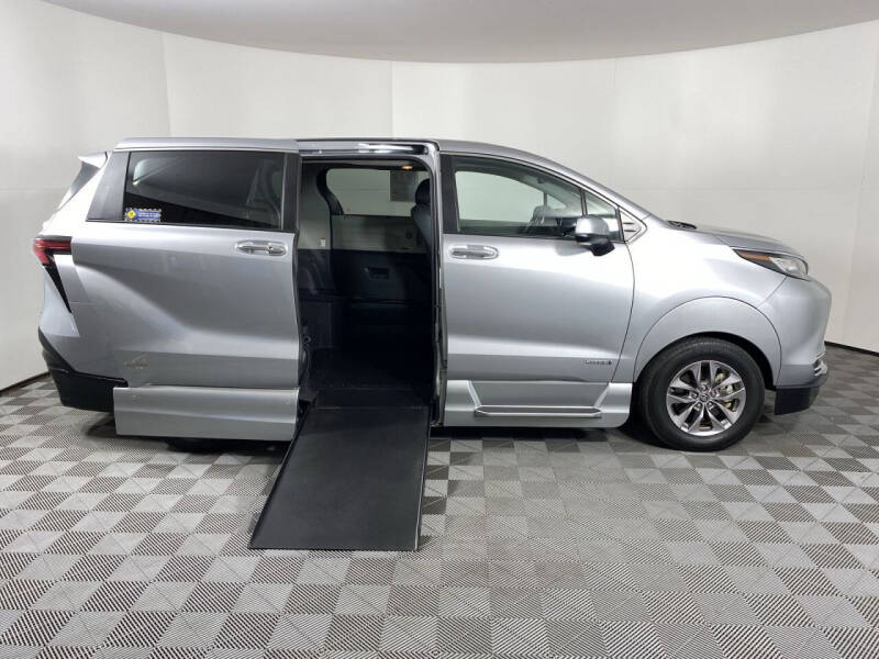 Used 2021 Toyota Sienna XLE with VIN 5TDYRKEC5MS019248 for sale in Tucker, GA