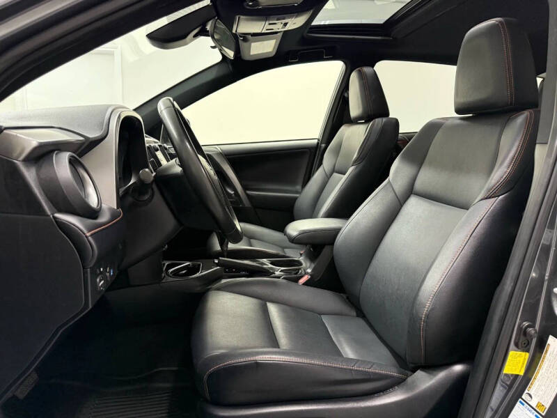 2017 Toyota RAV4 Hybrid SE