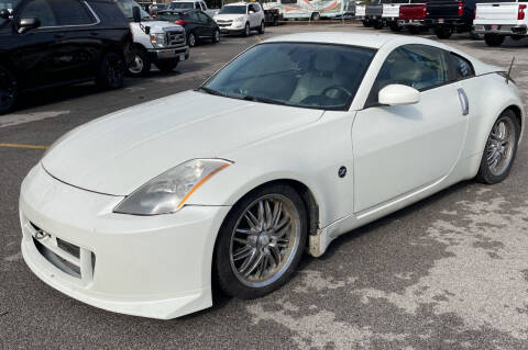 2003 Nissan 350Z for sale at DISTINCT AUTO GROUP LLC in Kent OH