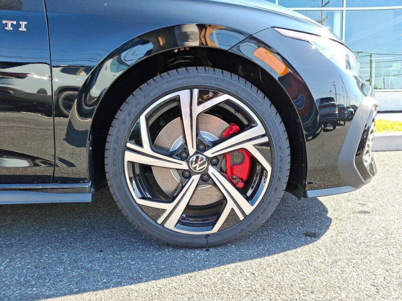 2025 Volkswagen Golf GTI SE