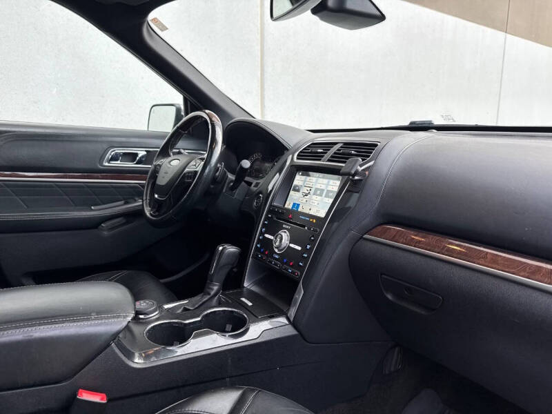 2017 Ford Explorer Platinum
