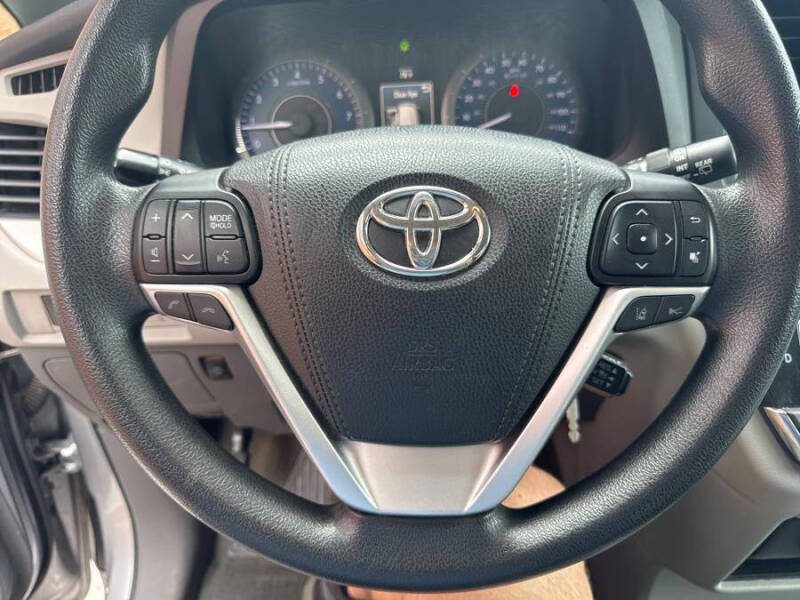 2018 Toyota Sienna LE 7-Passenger