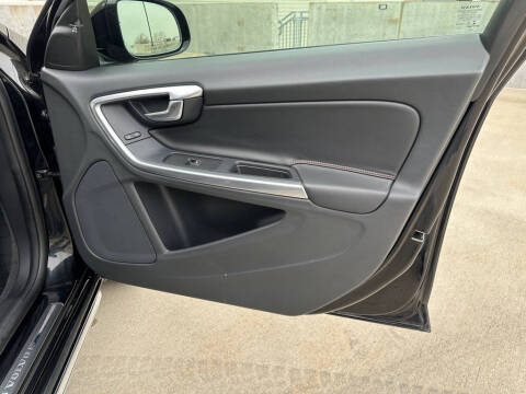 2016 Volvo V60 Cross Country T5 Platinum