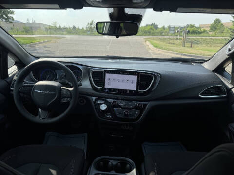 2024 Chrysler Pacifica Touring