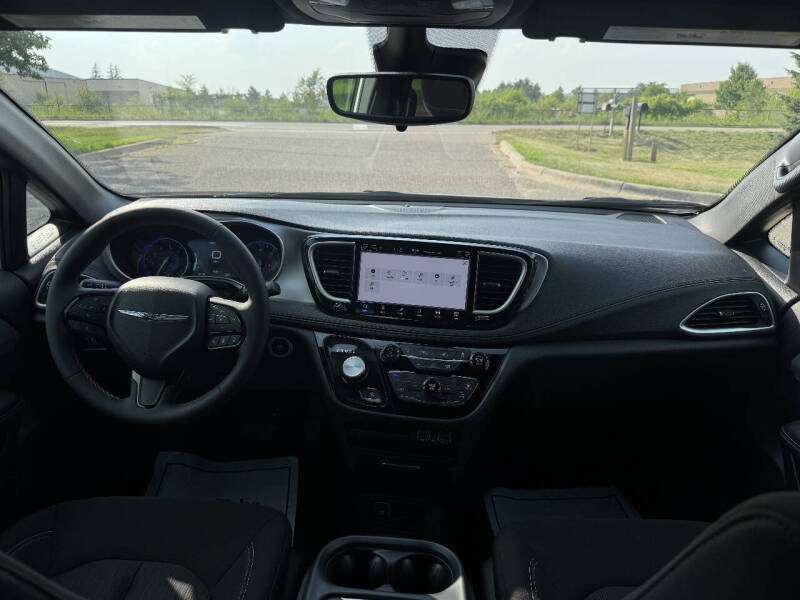 2024 Chrysler Pacifica Touring