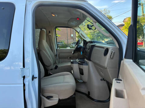 2013 Ford E-Series E-350 SD XLT