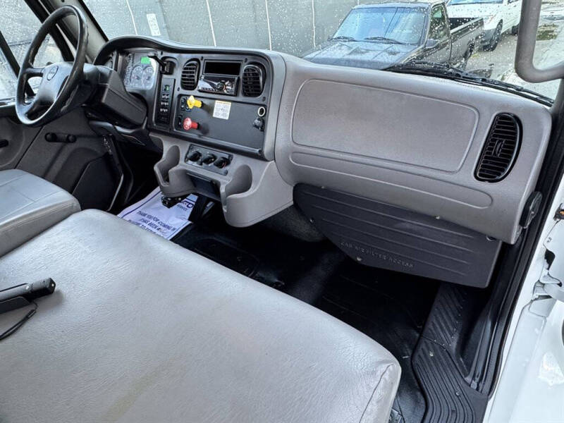 2019 Freightliner M2 106