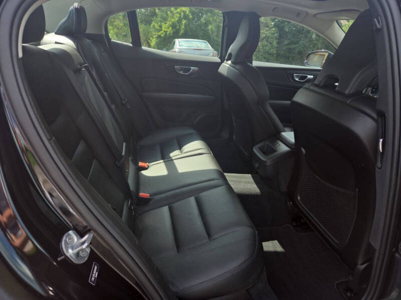 2024 Volvo S60 B5 Plus Dark Theme