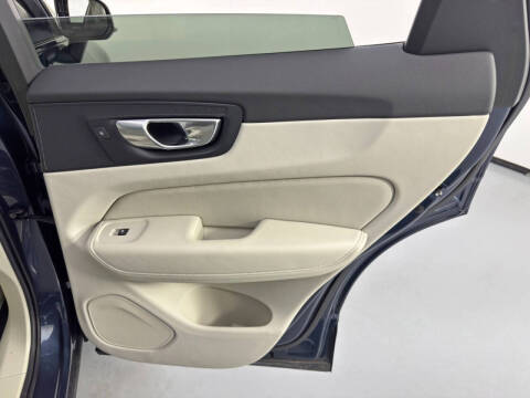 2023 Volvo XC60 B5 Plus Dark Theme