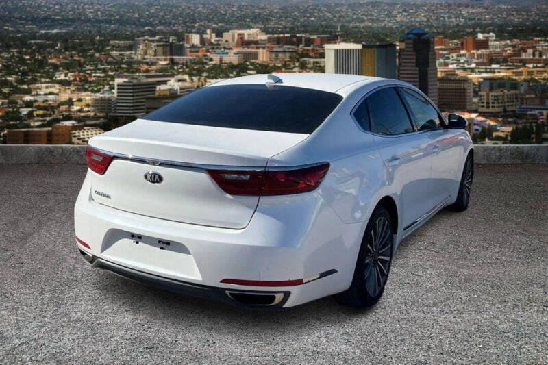 2018 Kia Cadenza Premium