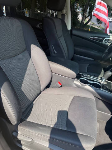 2017 Nissan Pathfinder SV