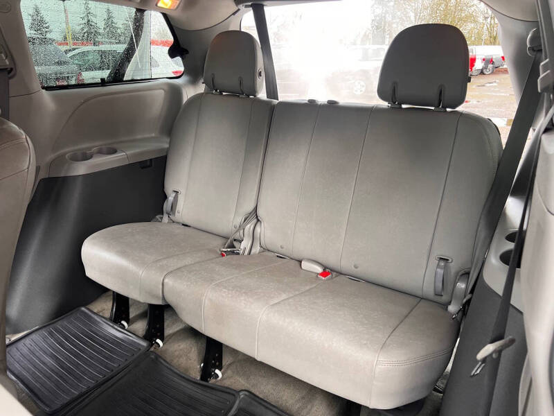 2017 Toyota Sienna XLE 7-Passenger