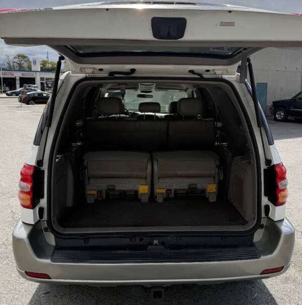 2004 Toyota Sequoia SR5