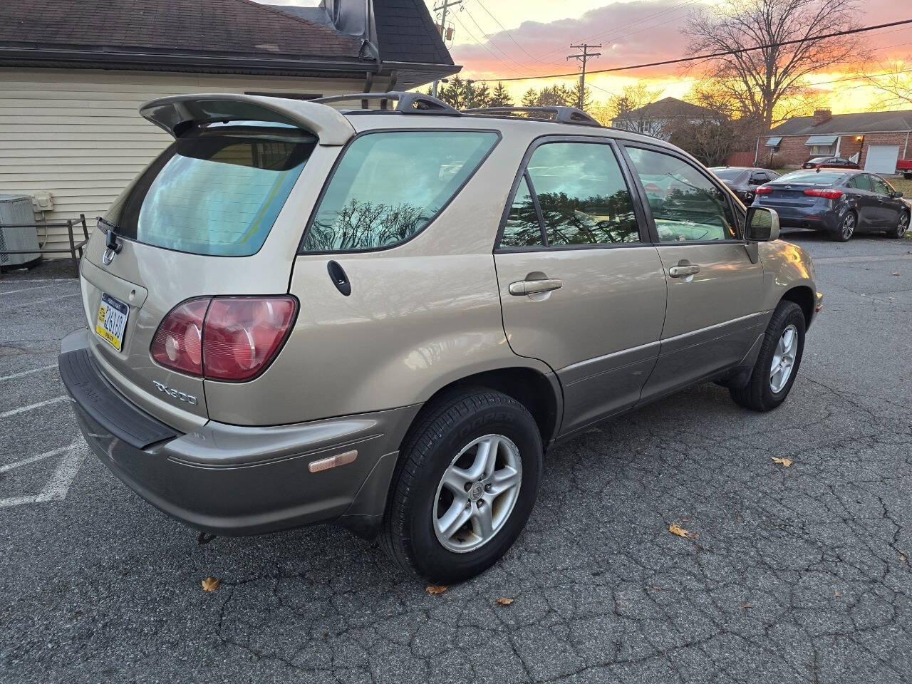 2000 Lexus RX 300 for sale at QUEENSGATE AUTO SALES in York, PA