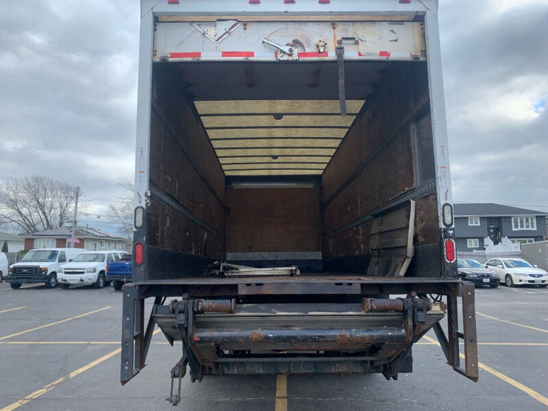 2012 Freightliner M2 106